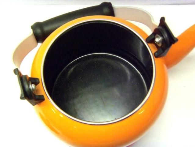 Le Creuset Orange to Red 1 25 Quarts 1 Litre Teapot Tea Kettle