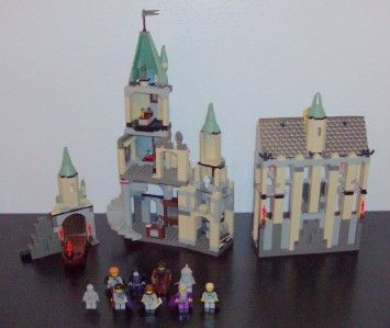 Lego   Harry Potter 4709 Hogwarts Castle (2001 Version) w/ Minifigures