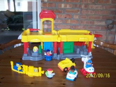 FP Little People FUN SOUNDS FOLDING GARAGE/REPAIR SHOP W/CAR WASH+MORE