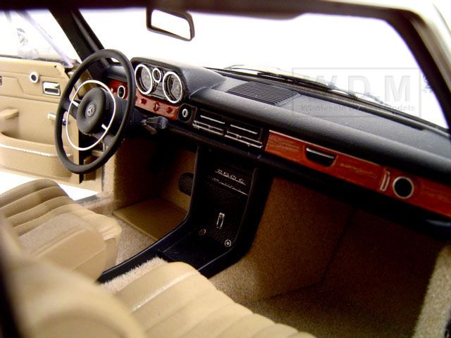 Mercedes 8 280C Coupe Beige 1 18 Autoart Model