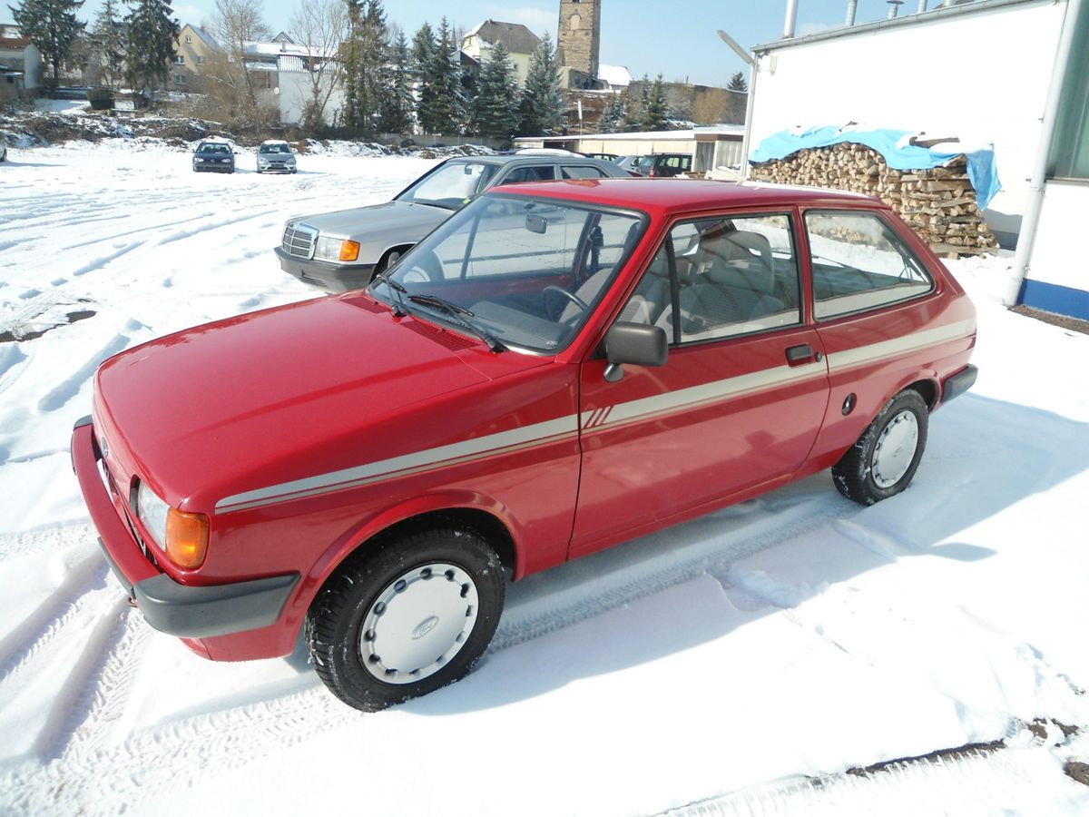 Ford Fiesta mit 98500 KM und TÜV bis 08/2014