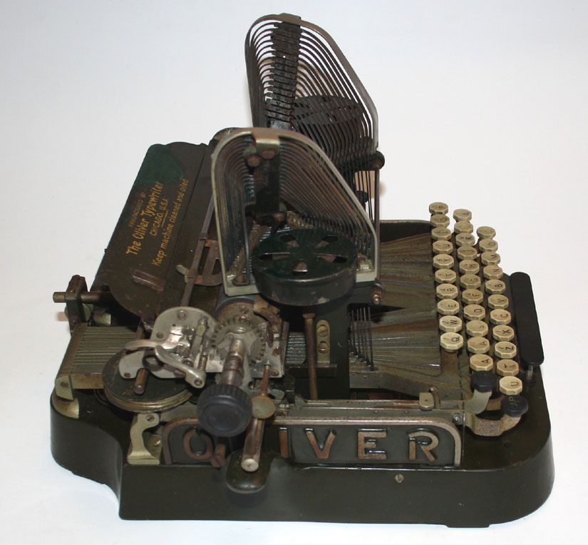 Schreibmaschine   typewriter Oliver 4   Exportmodell für Europa   ab