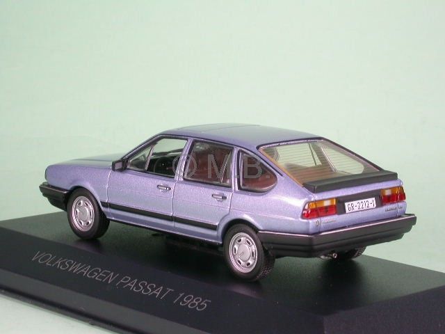 VW Passat B2 Fliessheck blaumetallic Modellauto IXO 143