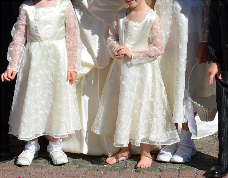  KLEID KLEID ZUR HOCHZEIT BLUMEN STREUEN SEHR SCHON GR 134 1035087