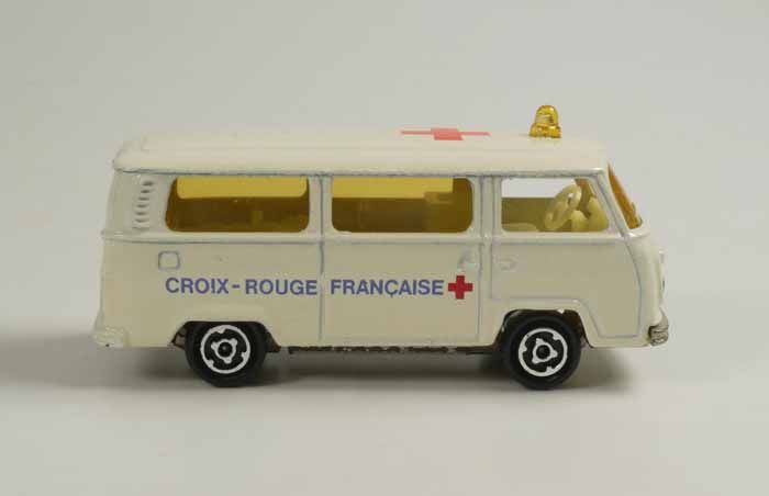 Majorette 244 VW Bus Krankenwagen Fourgon OVP