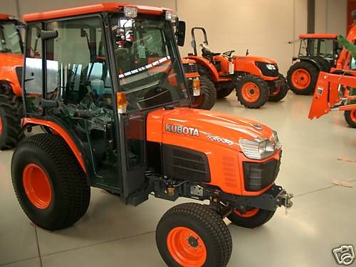 Kubota Traktor B3030 mit Allrad und Kabine