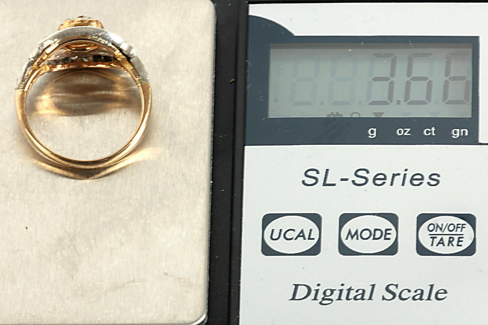 GELEGENHEIT AUS PRIVATBESITZ #200 ANTIKER RING GOLD 750 31 DIAMANTEN