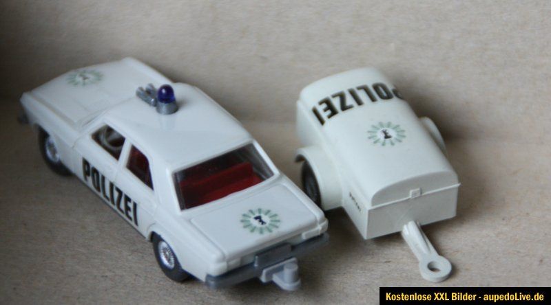 Audi 100 ( Polizei ) mit Anhänger Wiking 187 TOP