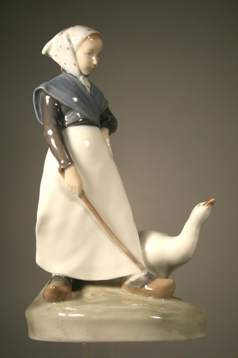   Christian Thomsen Porzellanfigur MÄDCHEN m. GANS   # 528