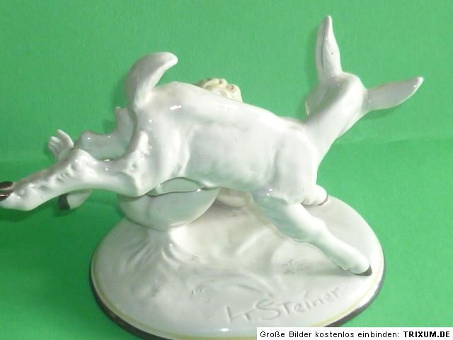 PORZELLANFIGUR * SCHAUBACHKUNST * SPIELENDER JUNGE / PUTTO MIT