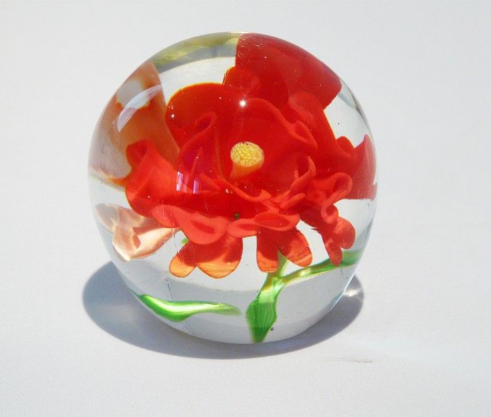 Paperweight Briefbeschwerer Bluete rot