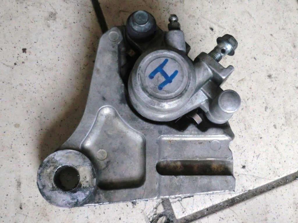 C1. Yamaha XTZ660 XTZ 660 Bremssattel hinten Bremse Typ 3YF Bj 1995