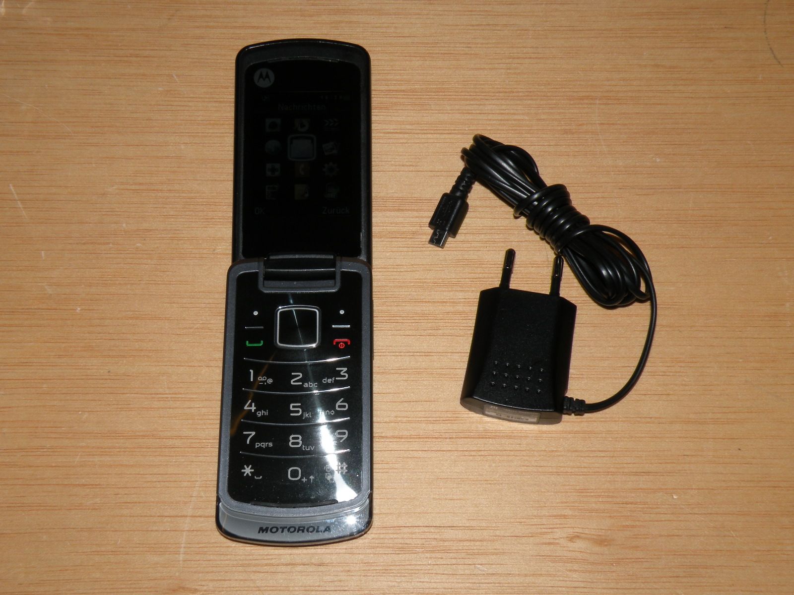 MOTOROLA GLEAM GUTER ZUSTAND ( OHNE SIMLOCK ) 8903483001033