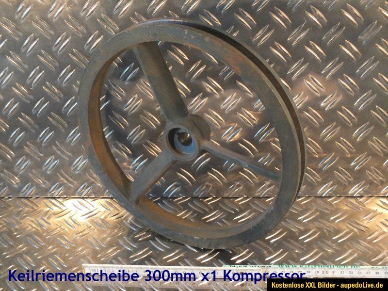 KEILRIEMENSCHEIBE 300mm x 1 KOMPRESSOR BENECKENSTEIN/HARZER STATIONÄR