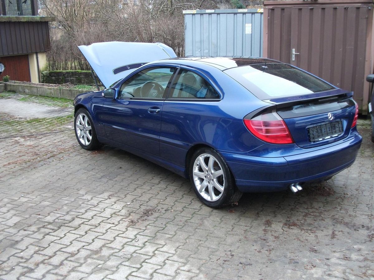 Mercedes C 220 CDI blau Erstzul. 2004 125.686 km Unfallschaden