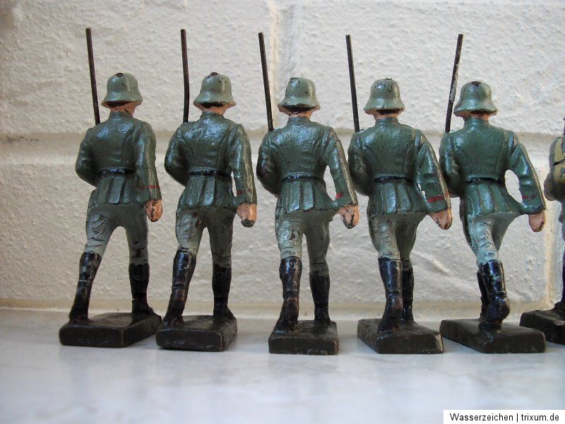 8x Lineol Germany / Schusso~marschierende Soldaten~Marschgepäck