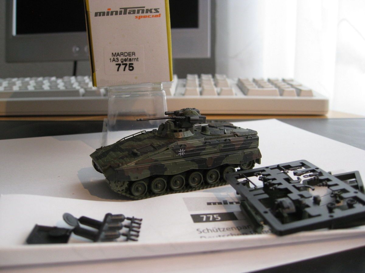 ROCO MINITANKS 775 Militaerfahrzeug Panzer MARDER 1A3 getarnt Neu TOP