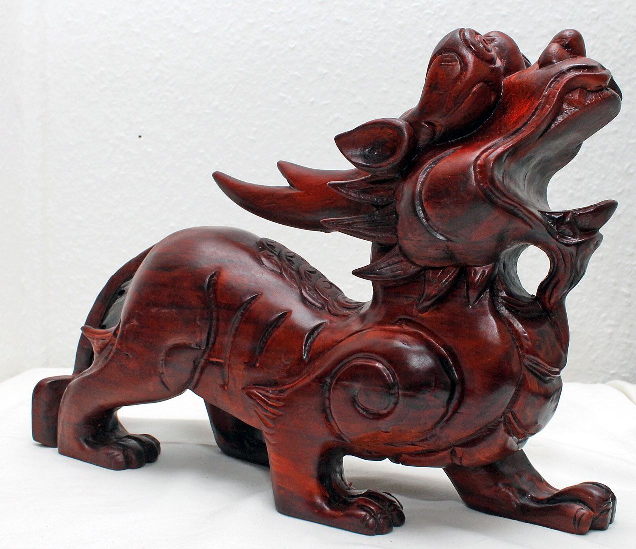 Fu Hund Holzfigur Skulptur China Feng Shui Asiatika Tempellöwe