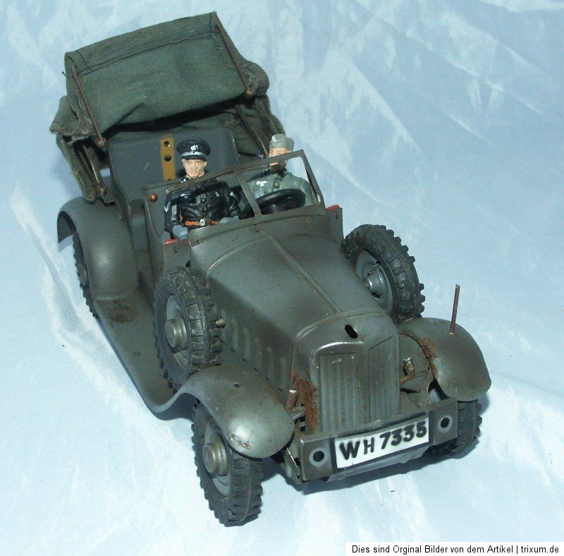 30er J. LINEOL BLECH KÜBELWAGEN + 2 SITZENDE FIGUREN LUFTWAFFE 7,5 cm